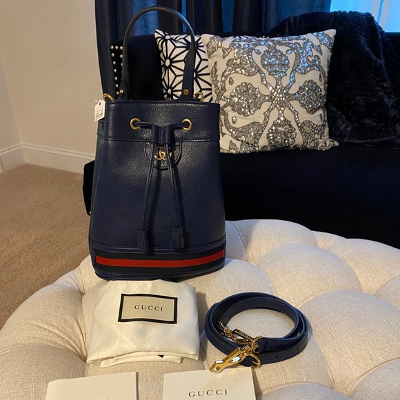 ✨SALE✨RESERVED!✨GUCCI✨NWT✨ALL LEATHER BUCKET BAG - Picture 2 of 16
